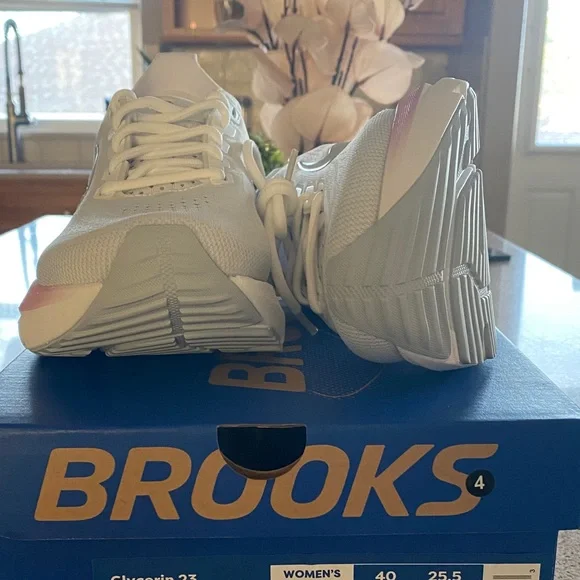 ‼️NEW RELEASE BROOKS GLYCERIN 23 Women's White and Pink Athletic Shoes - Picture 6 of 6